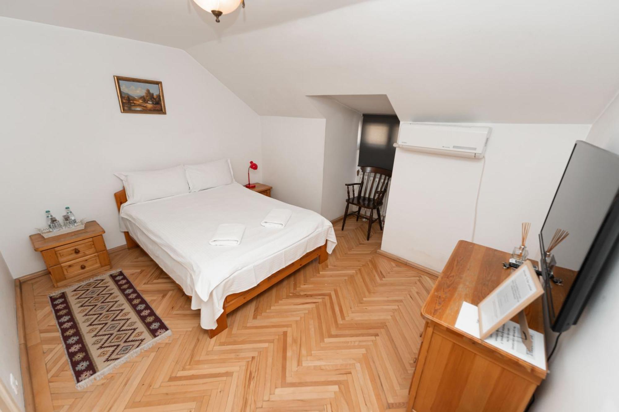George&Dragon Rooms Bucarest Esterno foto