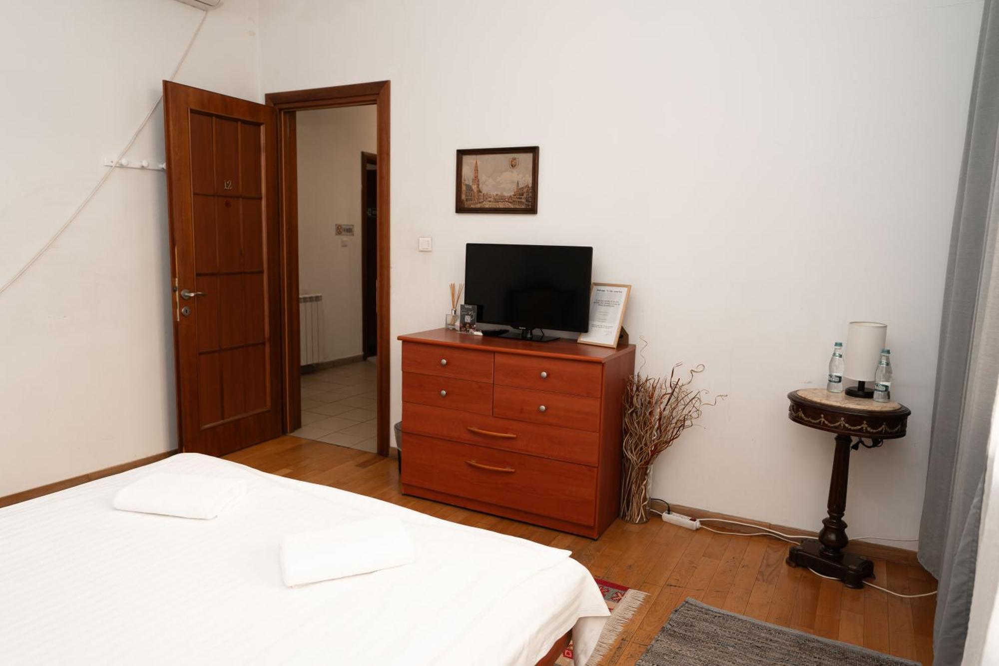 George&Dragon Rooms Bucarest Esterno foto